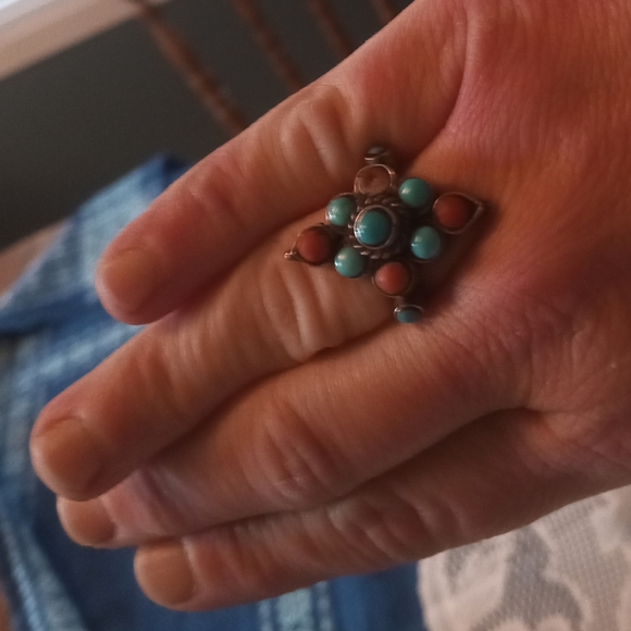 Southwestern Navajo Style Ring - Picture 3 of 3